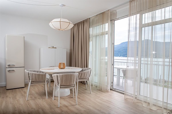 Moderne Ferienwohnung Rocky Lake am Wörthersee Helle Ferienwohnung mit Balkon und Seeblick